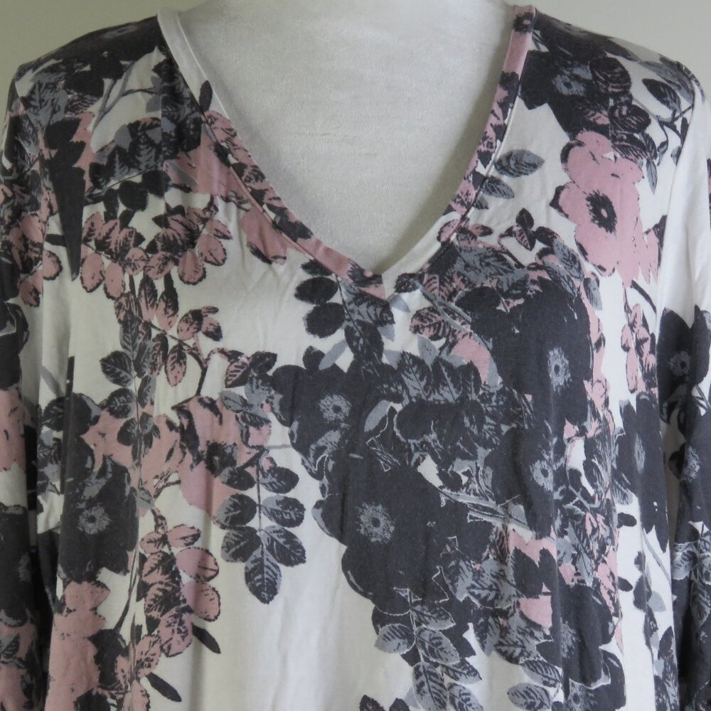 Tahri White, Gray & Pink Floral 3/4 Sleeve V-Neck Pullover Stretch Top Size 2X